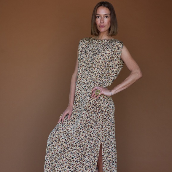 The Cleopatra dress is a stunning and unique piece Handmade with elegance ♻️ - Picture 1 of 6